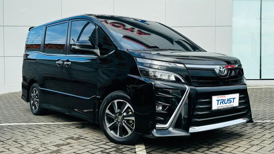 TOYOTA VOXY 2.0 AT AT 2018