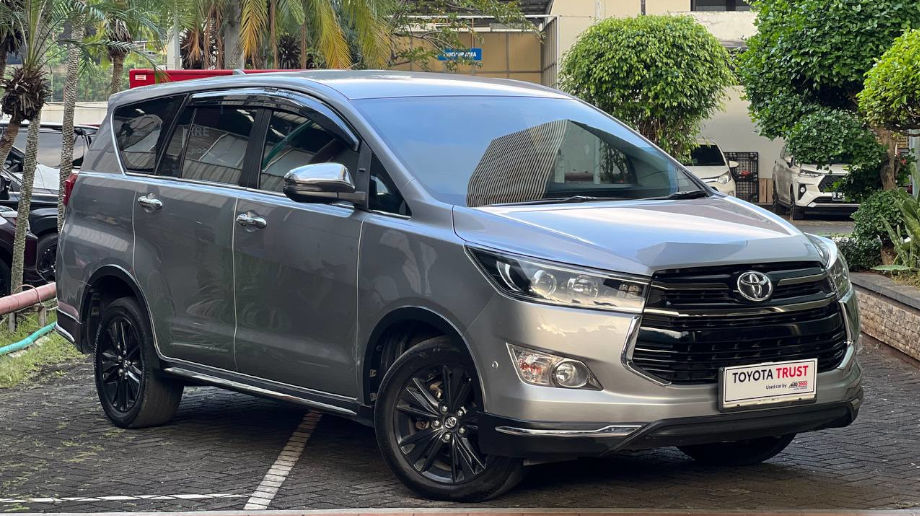 TOYOTA KIJANG INNOVA 2.4 VENTURER SOLAR-AT(KIJANG INNOVA) AT 2017