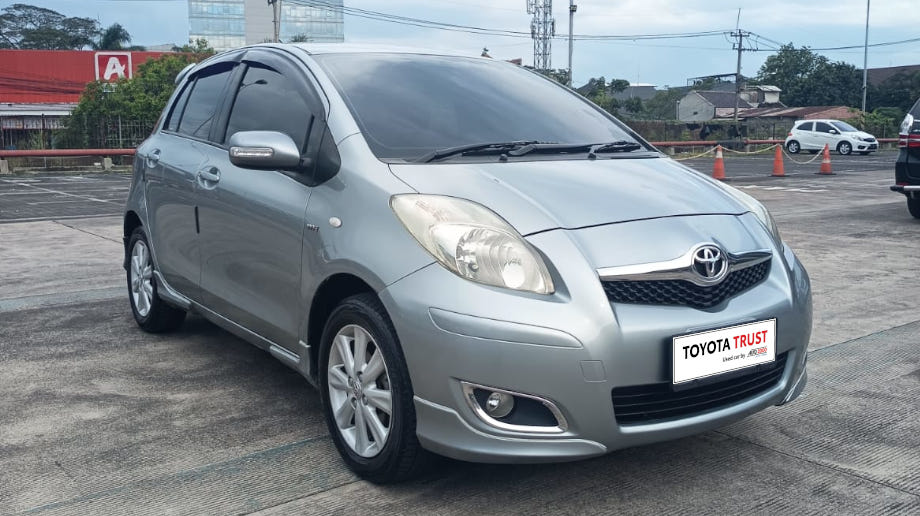 TOYOTA YARIS 1.5 E BENSIN-AT(YARIS) AT 2010