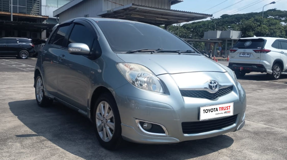 TOYOTA YARIS 1.5 E BENSIN-AT(YARIS) AT 2011