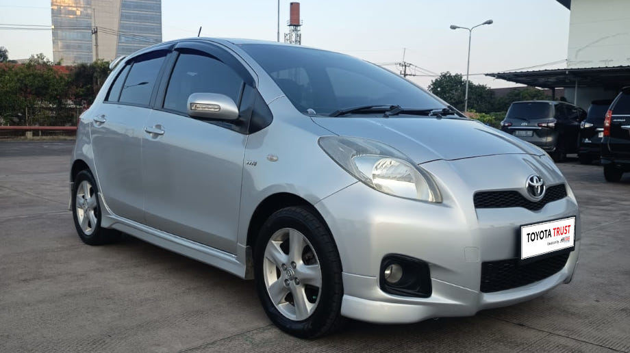 TOYOTA YARIS 1.5 E BENSIN-AT(YARIS) AT 2013